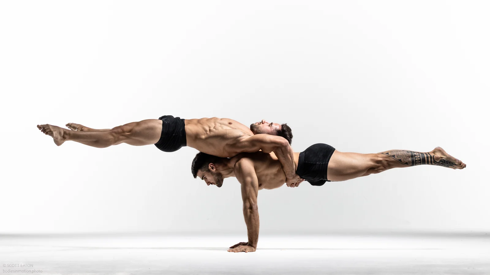 Acrobats in Miami for Events and Entertainment