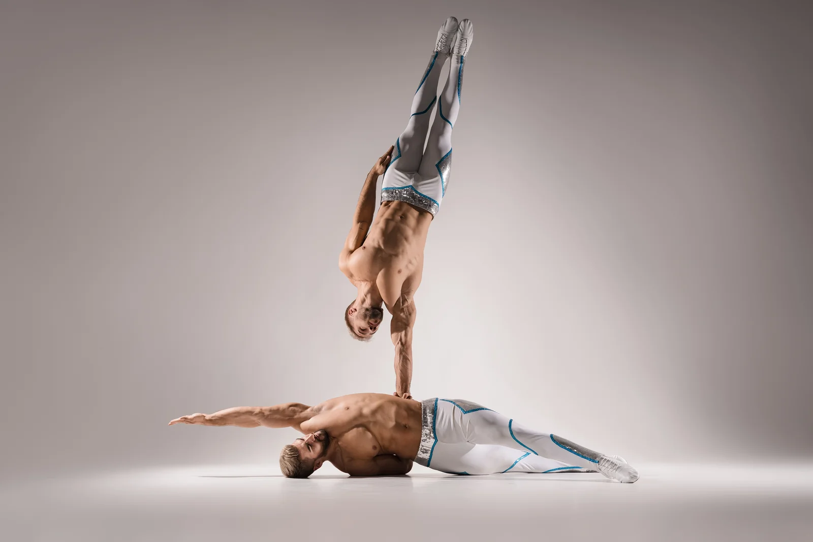 Top London Artists Duo Acrobats